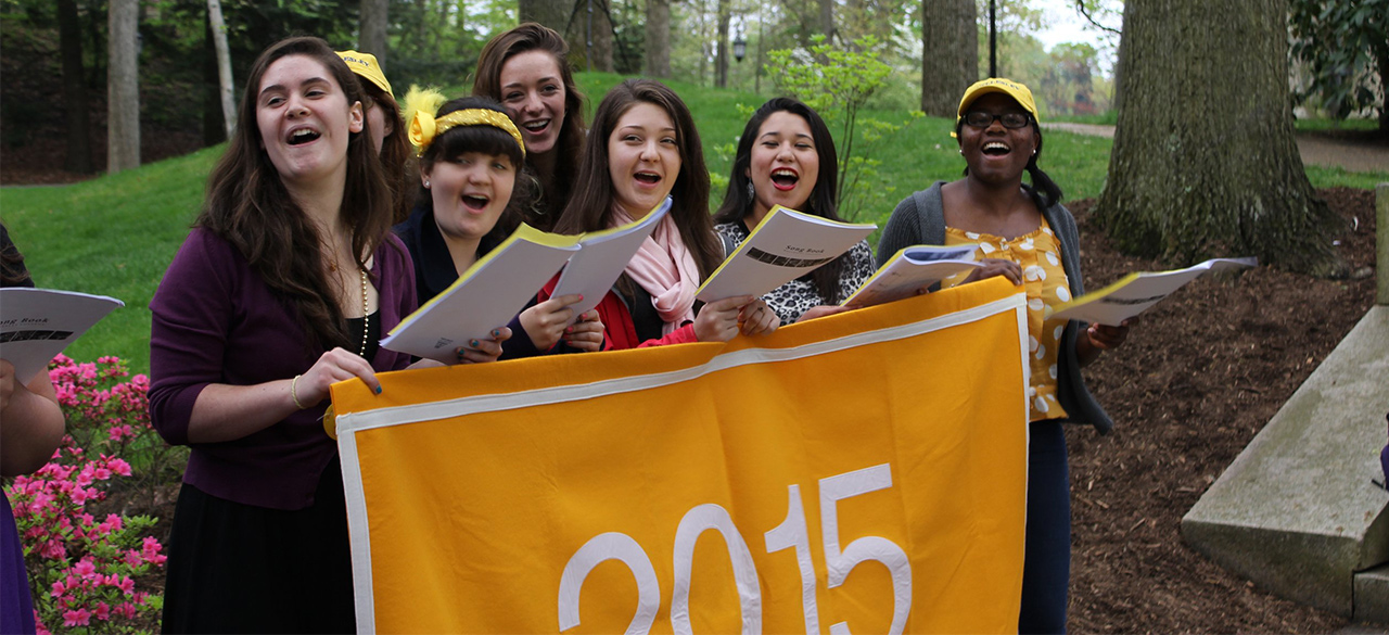 Wellesley Celebrates End of Semester with Stepsinging Members of the class of 2015 behind a class banner