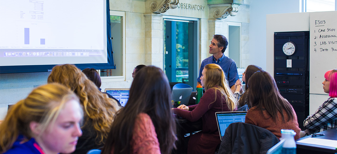 Spotlight on Teaching: Collaborative Blended Learning in the Liberal Arts Students in ES103 connect with Davidson College students online