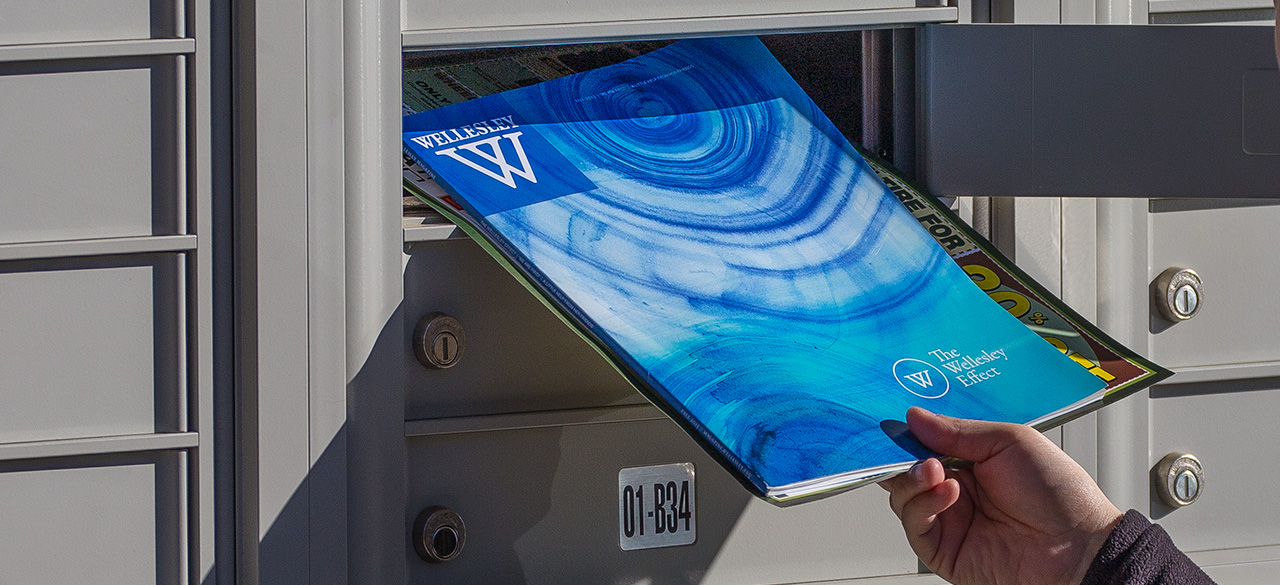 Wellesley Magazine: Fall 2015 A hand pulls the Fall 2015 Wellesley magazine from a mailbox.