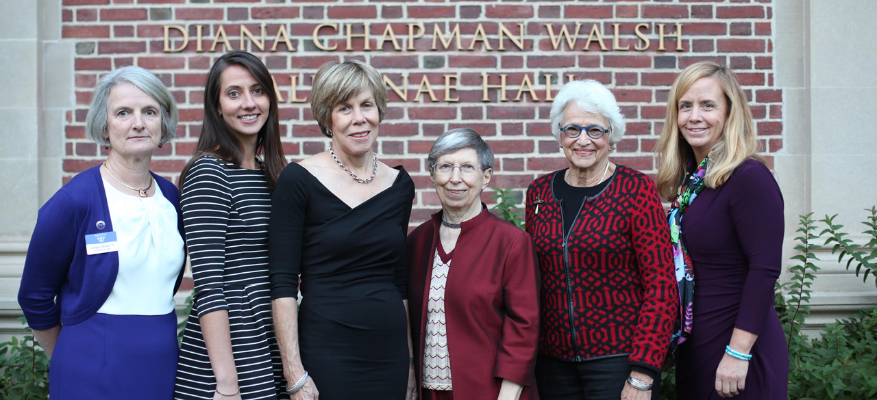 2015 Sed Ministrare Volunteer Awards 2015 Sed Ministrare Volunteer Award Recipients with Alumnae Association Representatives