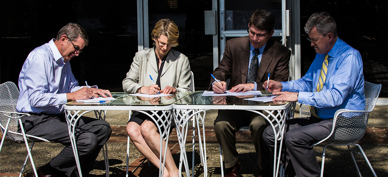 Leading Liberal Arts Institutions Form New Consortium for Online Teaching and Learning Representatives from Wellesley, Colgate, Hamilton and Davidson sign an agreement establishing an online learning consortium.