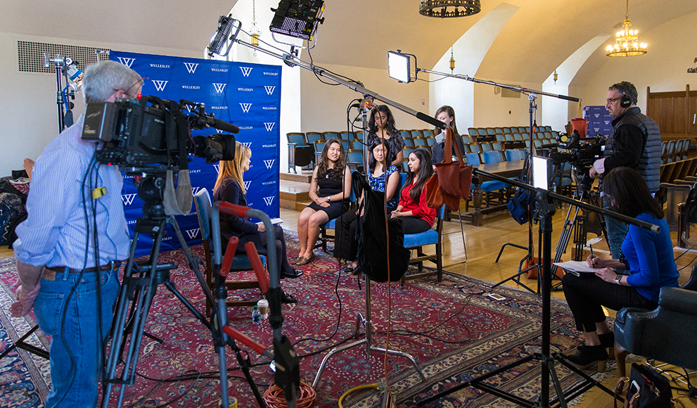 CNN Interview: How College Students View the 2016 Election Wellesley students are interviewed for CNN