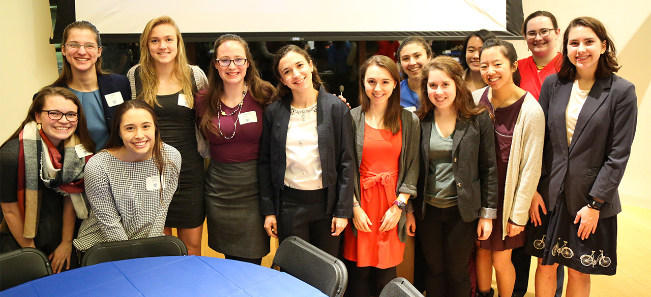 Student Led Networking Dinner Connects Student-Athletes and Alumnae Athlete Students and Alumnae at a recent networking dinner