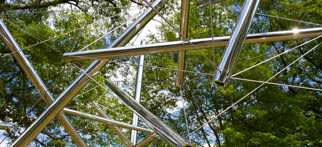 Student's Photo Captures Kenneth Snelson’s Sculpture Mozart III Photo of Kenneth Snelson's Sculpture Mozart III on the Wellesley College campus