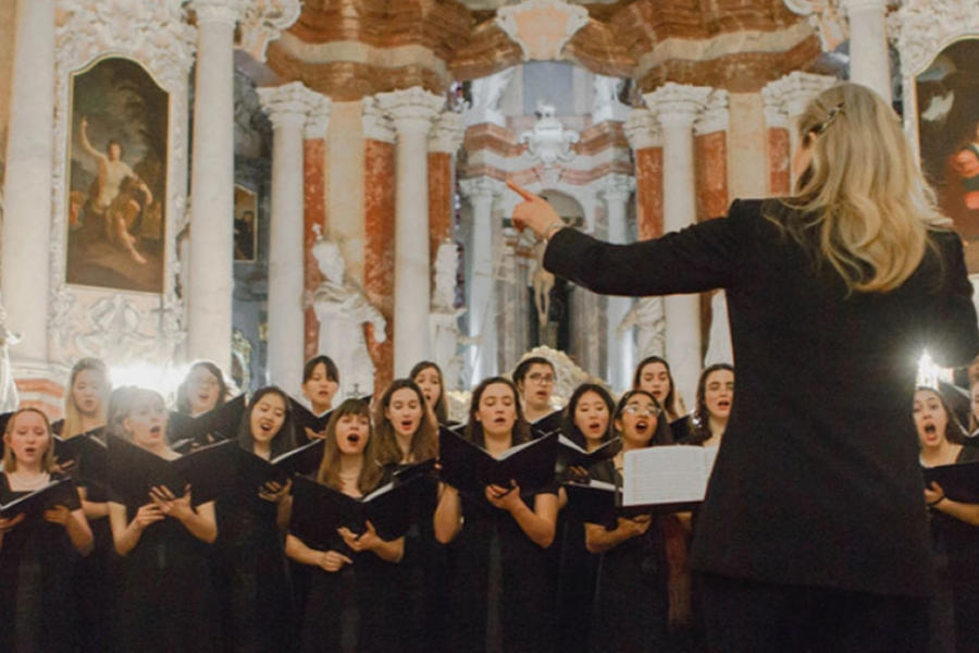 Choir sings in Baum memorial concert
