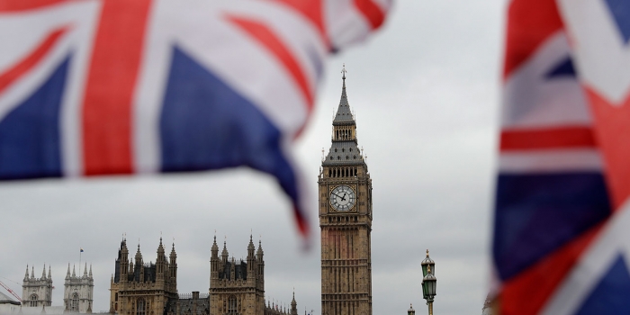 Wellesley and the University of Oxford Team Up to Research Political Polarization in the Digital Age Big ben and the UK flag