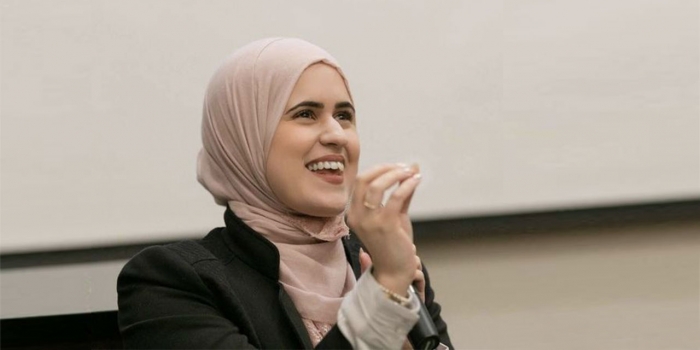 Wellesley Alumna Included in Forbes “30 Under 30: Media” List Laila Alawa speaking to an audience