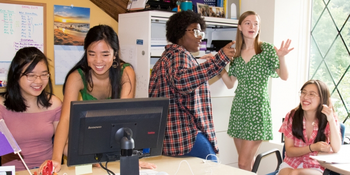 First-year Students “Thrive Together” as Orientation 2019 Begins at Wellesley Five students work in an office, preparing for orientation 2019.