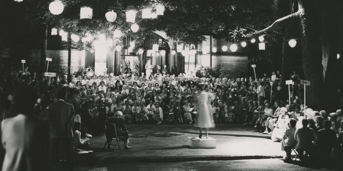 Eight Great Wellesley Traditions Wellesley alumnae sing on the steps of Houghton Memorial Chapel (no date).