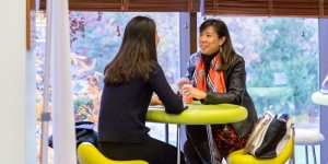 Wellesley Alumna Speaks About Her Path to Entrepreneurial Leadership Alumna Staphanie Hsieh sits with a student in Lulu Campus Center