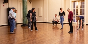 Shakespeare Troupe Returns to Wellesley to Perform “Hamlet” Actors From The London Stage rehearse with Wellesley students in a practice space.