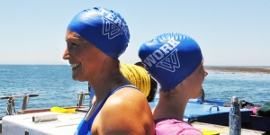 Two Wellesley Alumnae Swim on First All-Female Relay Team to Double Cross Catalina Channel Two Wellesley alumnae in swim caps