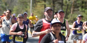 Wellesley Professor and First-Time Marathoner Produces Running-Themed Science Podcast A Wellesley professor runs in the Boston Marathon.