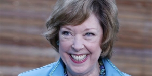 Wellesley Community Celebrates the Life and Legacy of Trustee Emerita Elizabeth “Betsy” Wood Knapp ’64 Today in Jewett Auditorium Betsy Wood Knapp