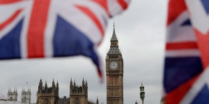 Wellesley and the University of Oxford Team Up to Research Political Polarization in the Digital Age Big ben and the UK flag