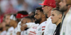 49ers’ Katie Sowers Is First Woman to Coach in a Super Bowl; Trailblazing Sportswriter Melissa Ludtke ’73 Reacts Katie Sowers stands amongst her team