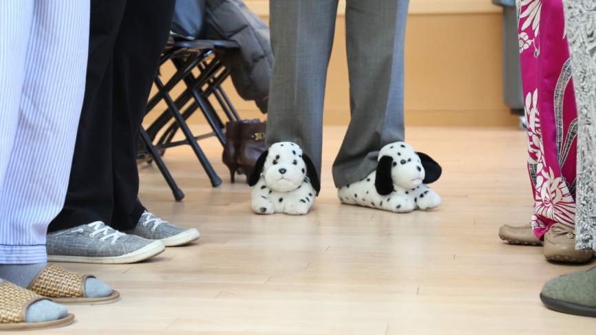 Five figures wear slippers.