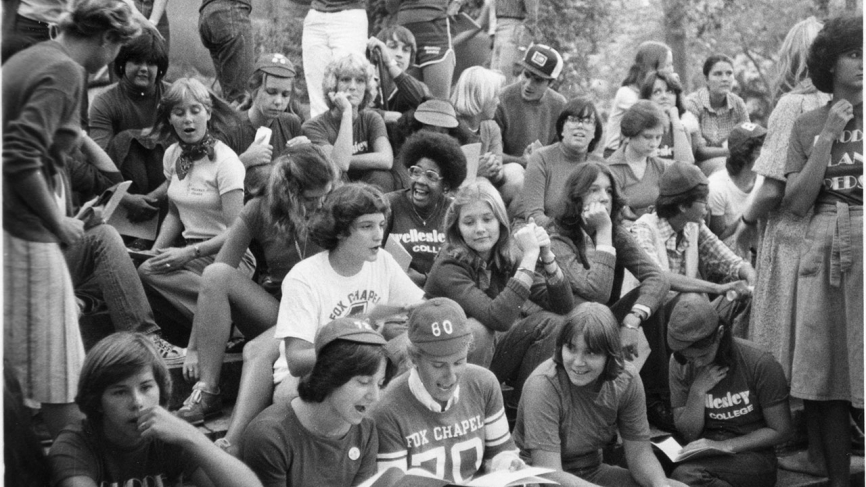 #WellesleyTradition 6: Stepsinging Wellesley students sing (1980).