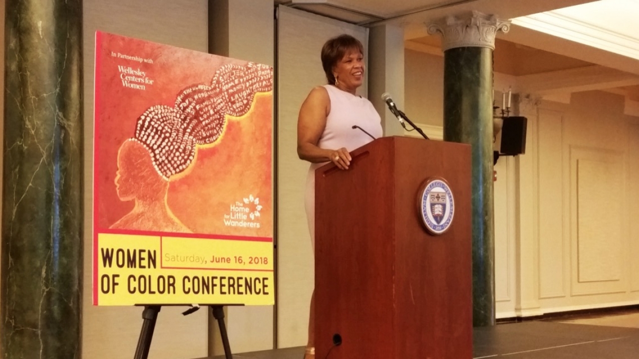 Liz Walker speaks at a podium as the keynote speaker at Wellesley's first ever Women of Color Conference.