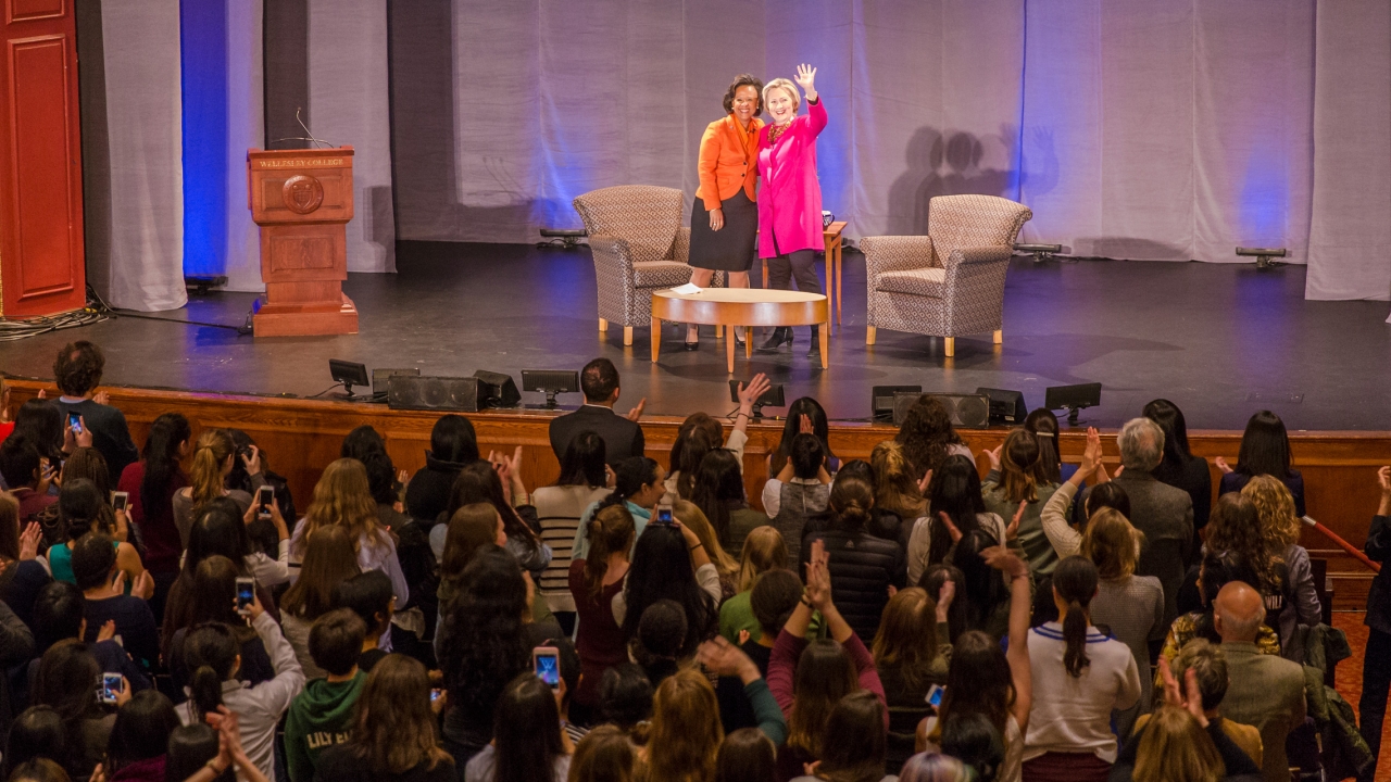 Wellesley’s Campus Community Gathers to Hear Hillary Rodham Clinton ’69 in Conversation with President Paula Johnson